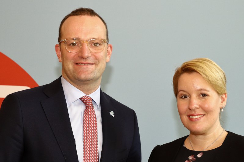 Pressefoto von Bundesgesundheitsminister Jens Spahn und Bundesfamilienministerin Dr. Franziska Giffey 