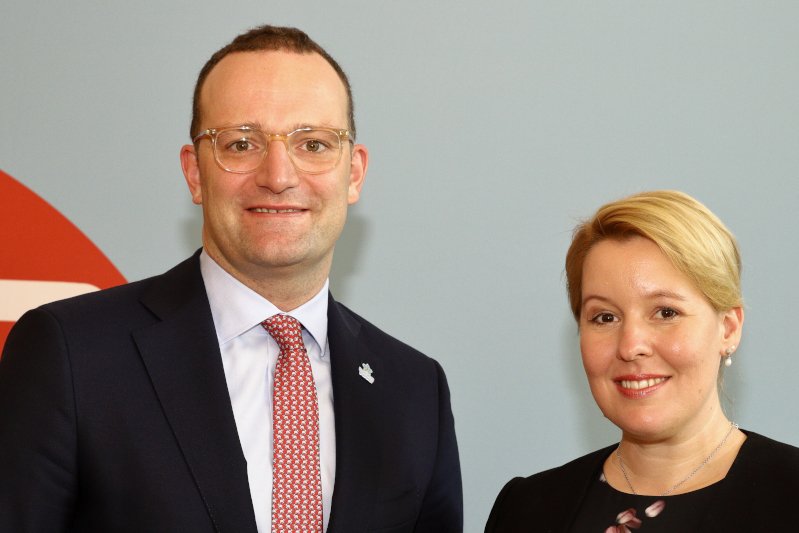 Pressefoto von Bundesgesundheitsminister Jens Spahn und Bundesfamilienministerin Dr. Franziska Giffey