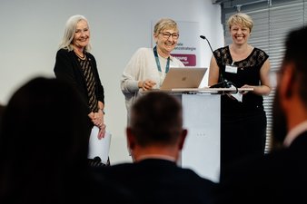 Monika Kaus (DalzG), Lieselotte Klotz (Beirat "Leben mit Demenz") und Saskia Weiß (DalzG) 